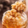 Мед цветочный Bee To Bear, с кедровыми орехами